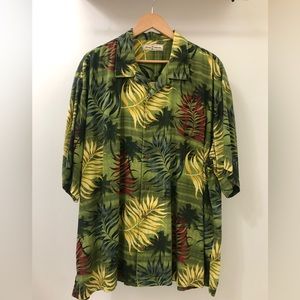 Men’s Tommy Bahama size XXL collared button down short sleeve shirt. 100% Silk